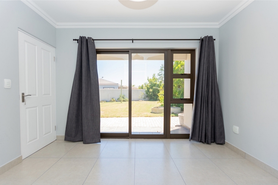 5 Bedroom Property for Sale in Country Club Western Cape